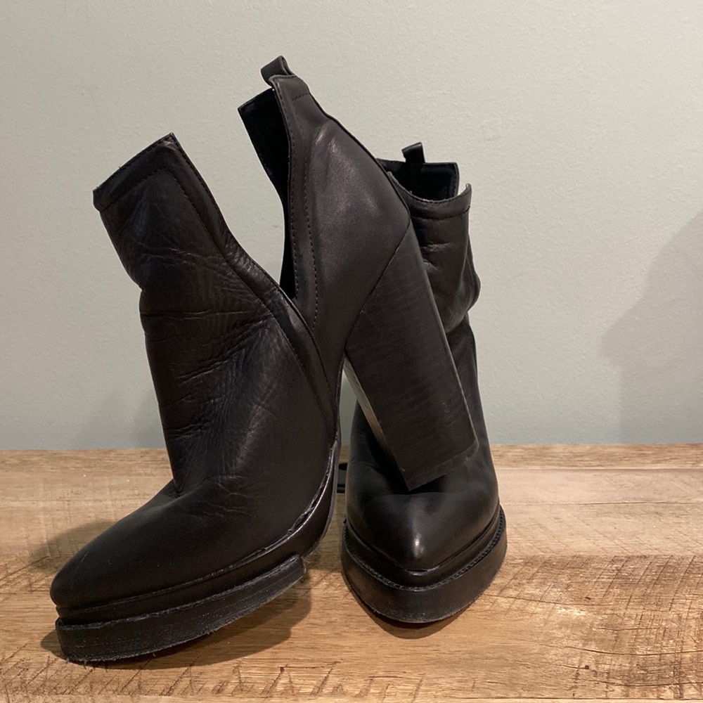 Black Point Toe Jeffrey Campbell Slip on Bootie
